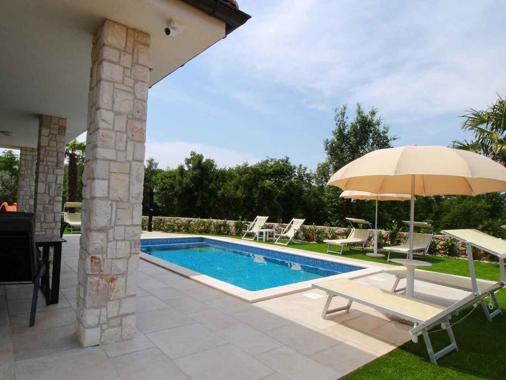 Villa mit Klimaanlage und Pool