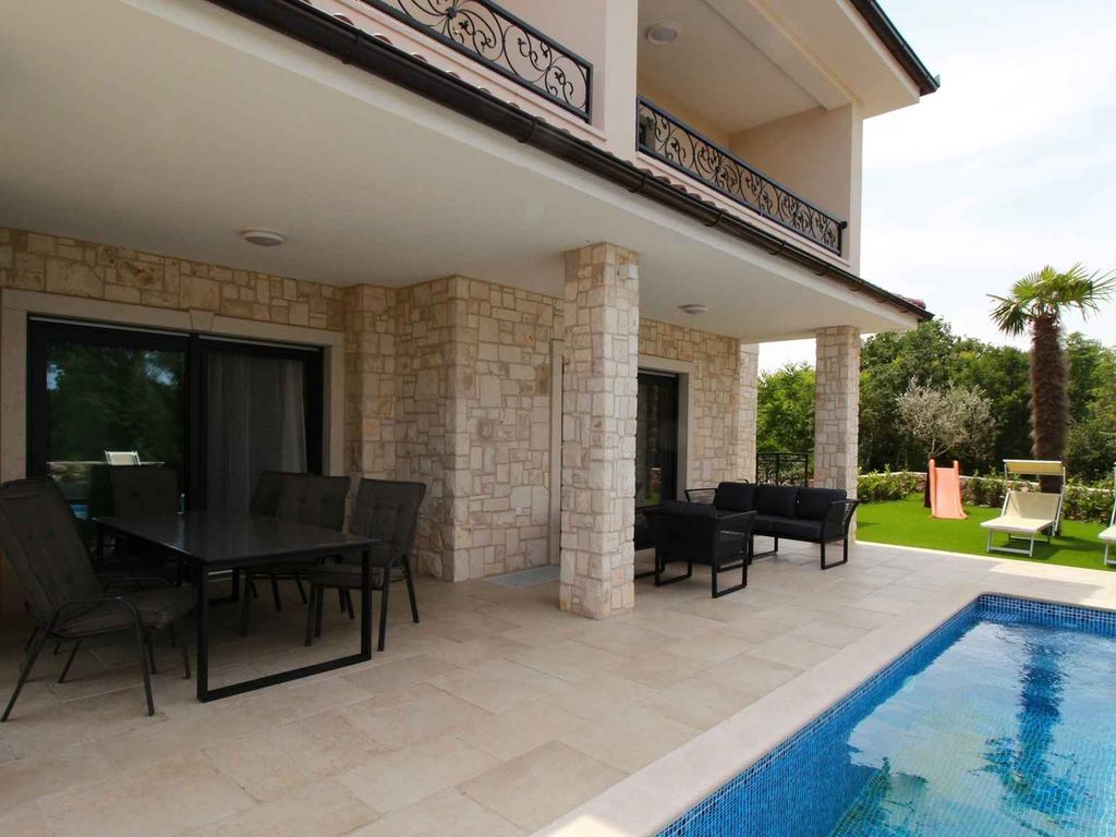 Villa mit Klimaanlage und Pool