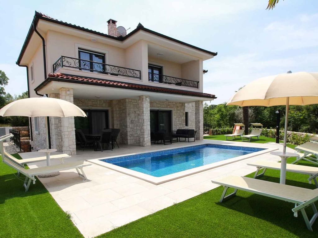 Villa mit Klimaanlage und Pool