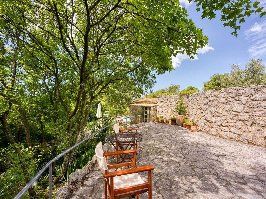 Villa mit Pool und Klimaanlage