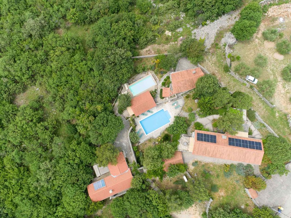 Villa mit Pool und Klimaanlage