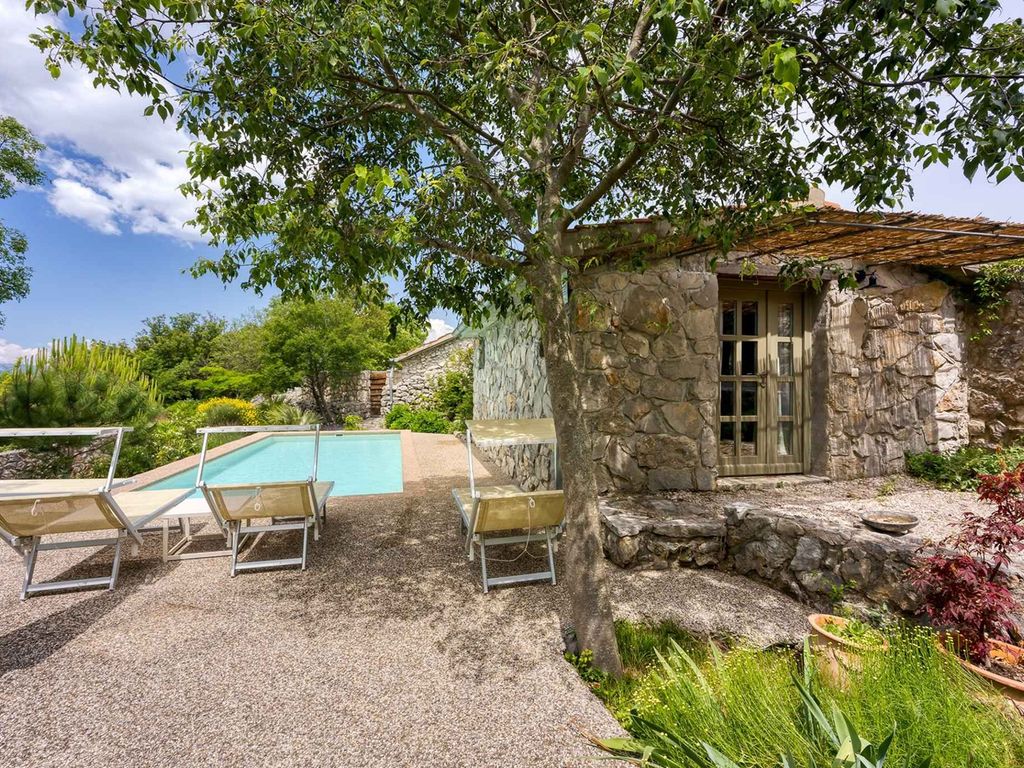 Villa mit Pool und Klimaanlage