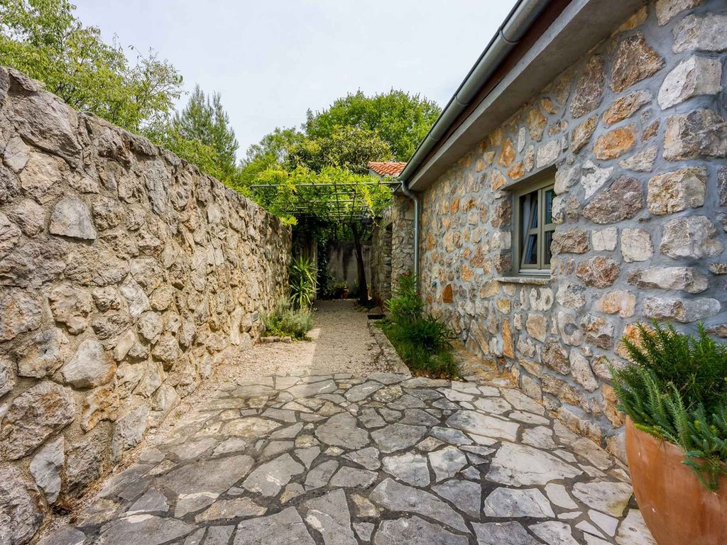 Villa mit Pool und Klimaanlage