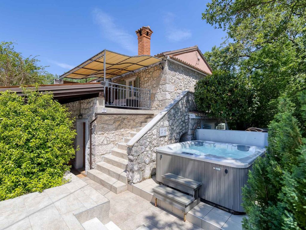 Ferienhaus mit Terrasse, Garten und privatem Pool