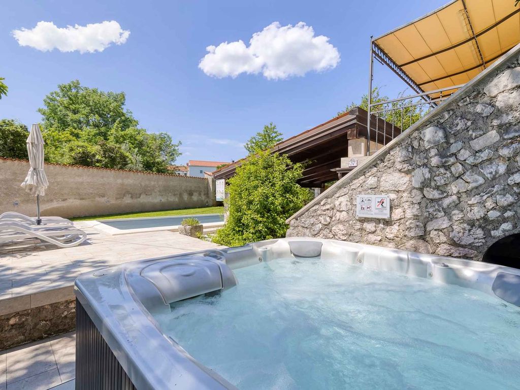 Ferienhaus mit Terrasse, Garten und privatem Pool