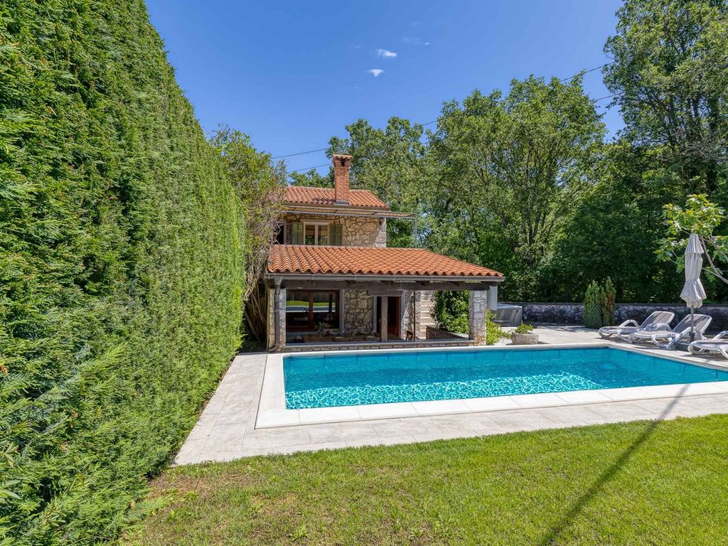Ferienhaus mit Terrasse, Garten und privatem Pool