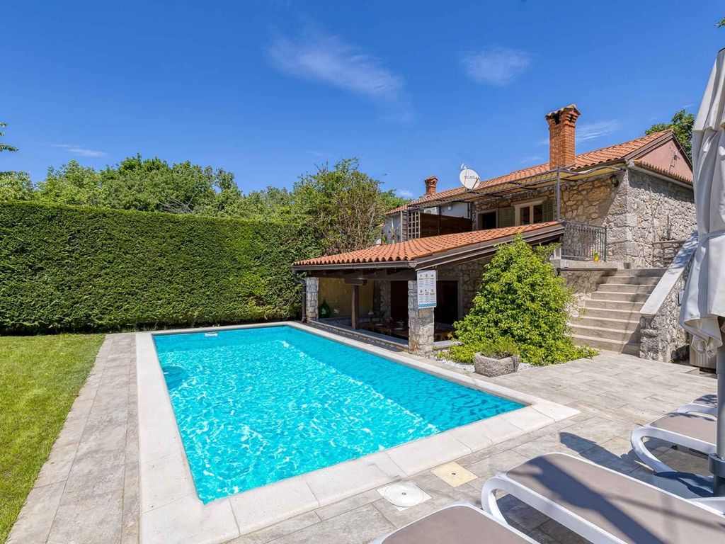 Ferienhaus mit Terrasse, Garten und privatem Pool