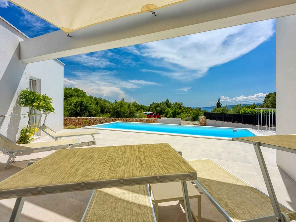 Villa mit Pool und Klimaanlage