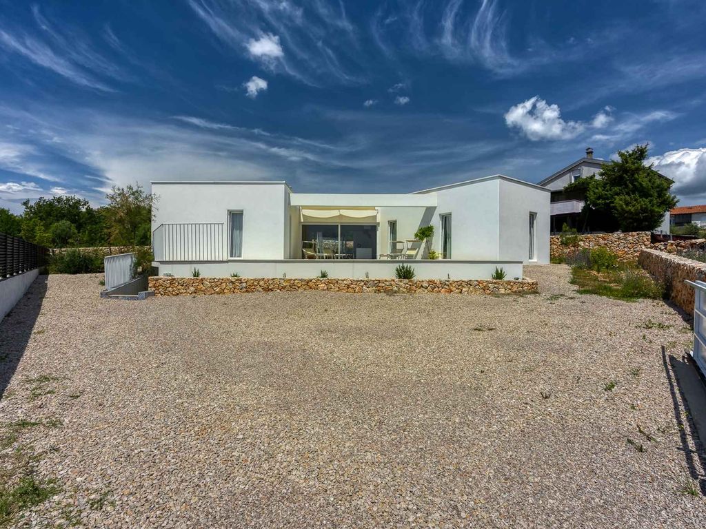 Villa mit Pool und Klimaanlage