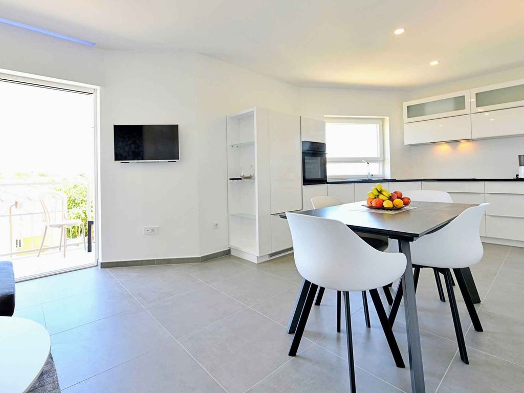 Ferienwohnung modern eingerichtet mit Meerblick