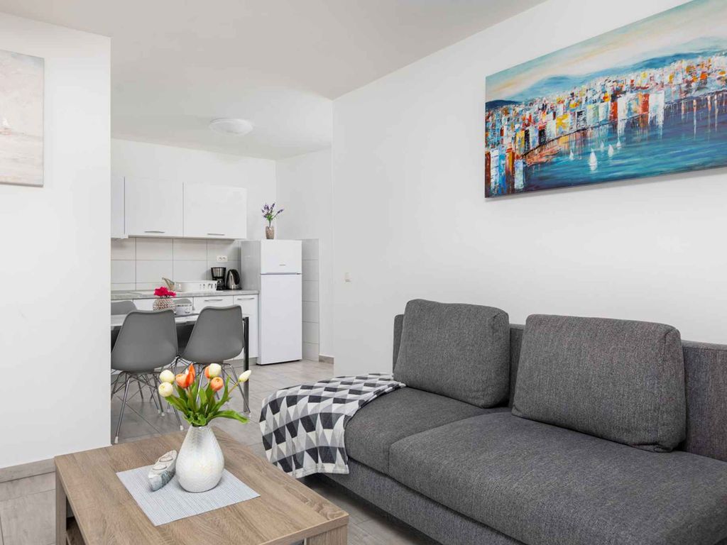 Ferienwohnung mit Klimaanlage und Balkon