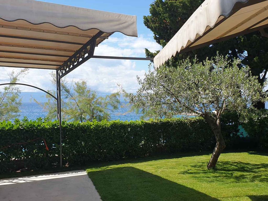 Ferienwohnung an der Küste mit Terrasse und Meerblick