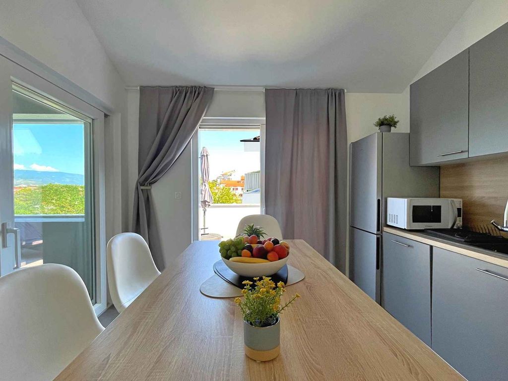 Ferienwohnung modern eingerichtet mit Meerblick