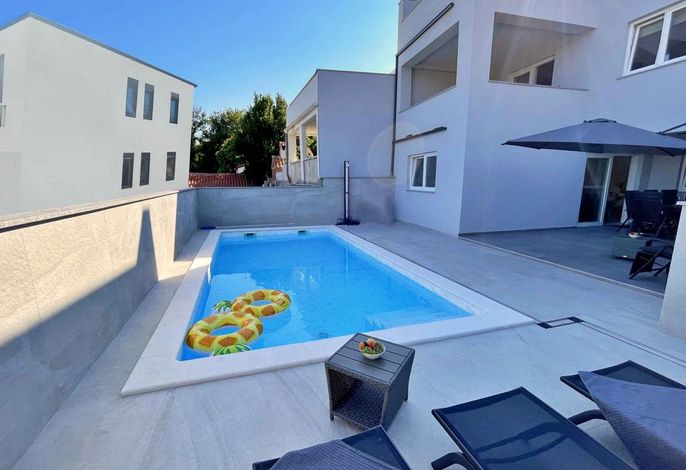 Ferienwohnung modern eingerichtet mit privatem Pool – Foto 3