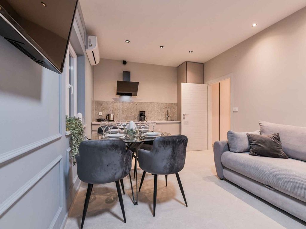 Ferienwohnung mit Swimmingpool und Grill zur gemeinsamen Nutzung