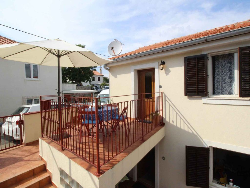 Gemütliche Ferienwohnung Bujas in Šilo auf der Insel Krk mit Terrasse und Meeresnähe