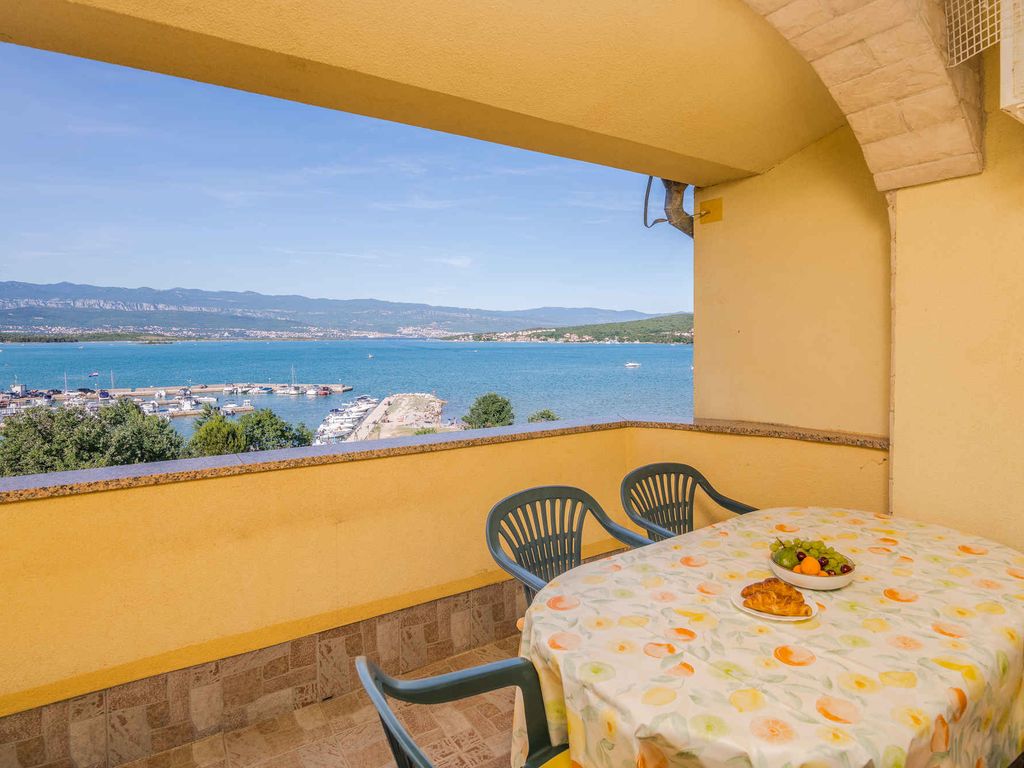 Ferienwohnung mit einem wunderschönen Meerblick und einem Balkon