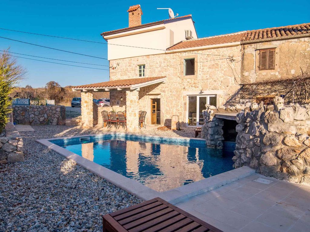 Villa mit Pool und Klimaanlage