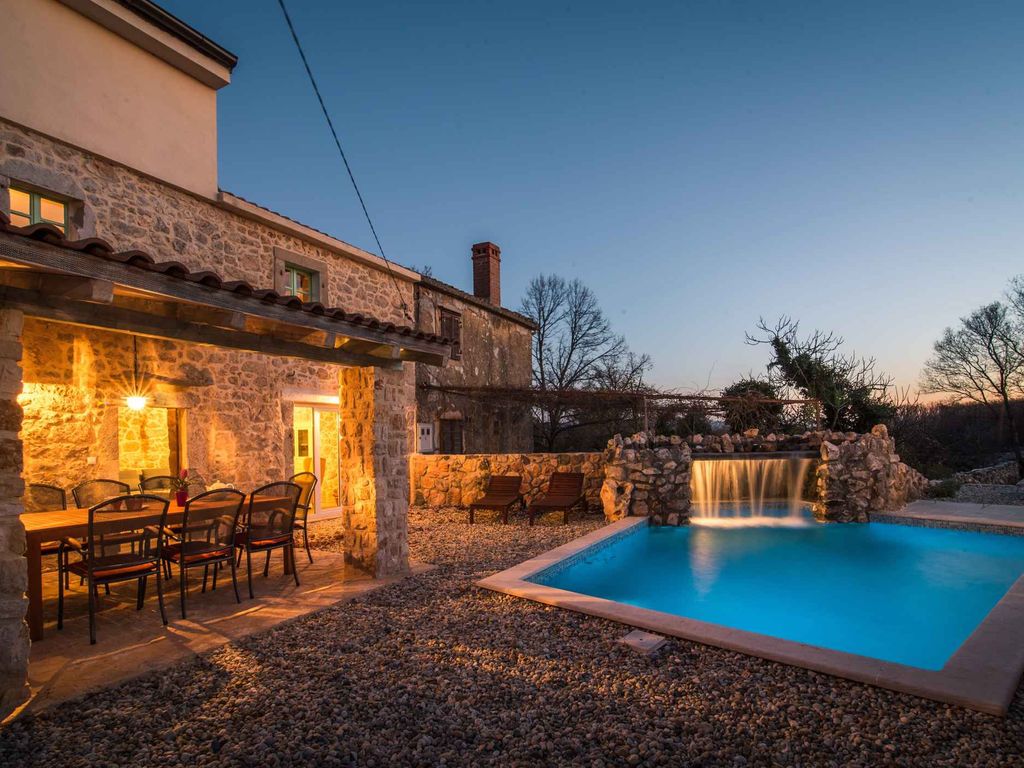 Villa mit Pool und Klimaanlage