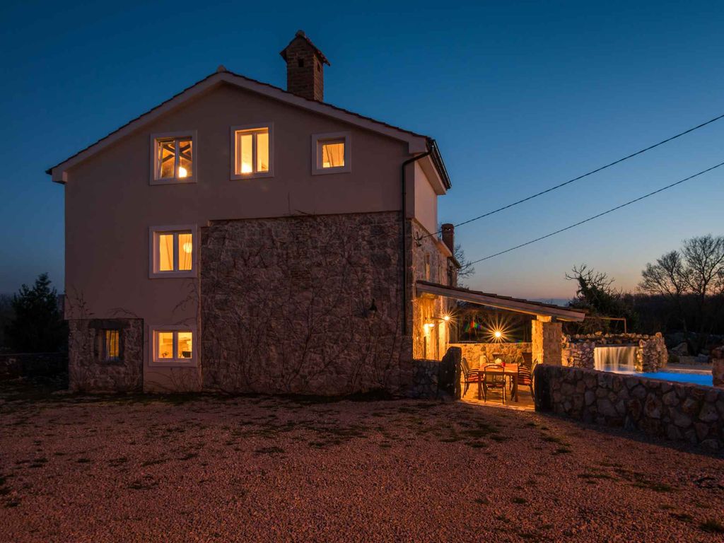 Villa mit Pool und Klimaanlage