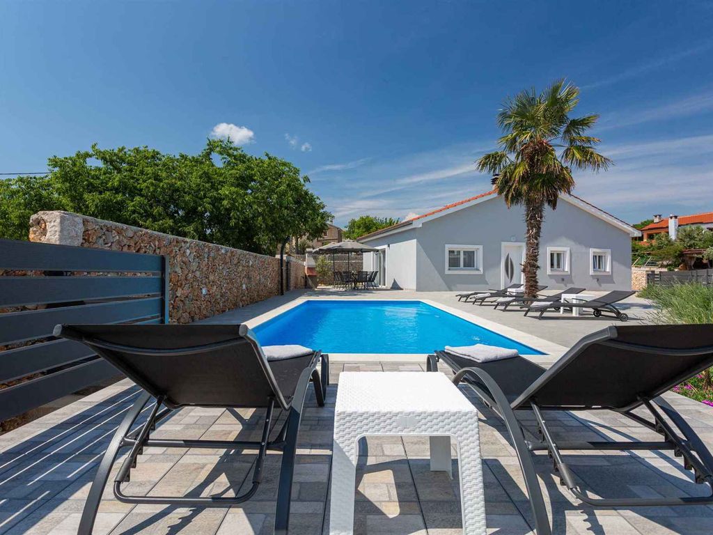 Villa Mia mit Pool in Garica