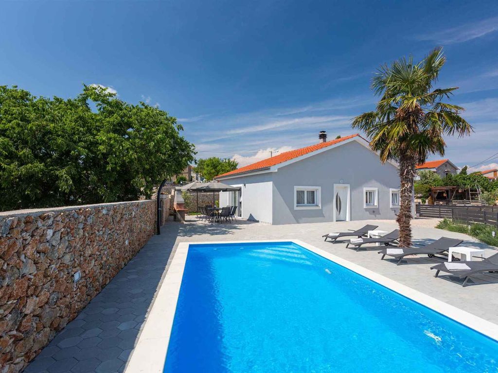 Villa Mia mit Pool in Garica