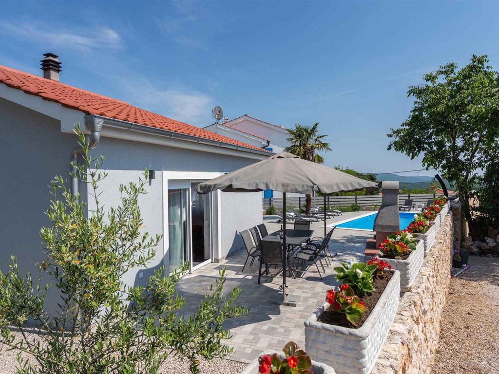 Villa Mia mit Pool in Garica