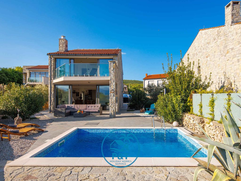 Villa mit Meerblick und Pool