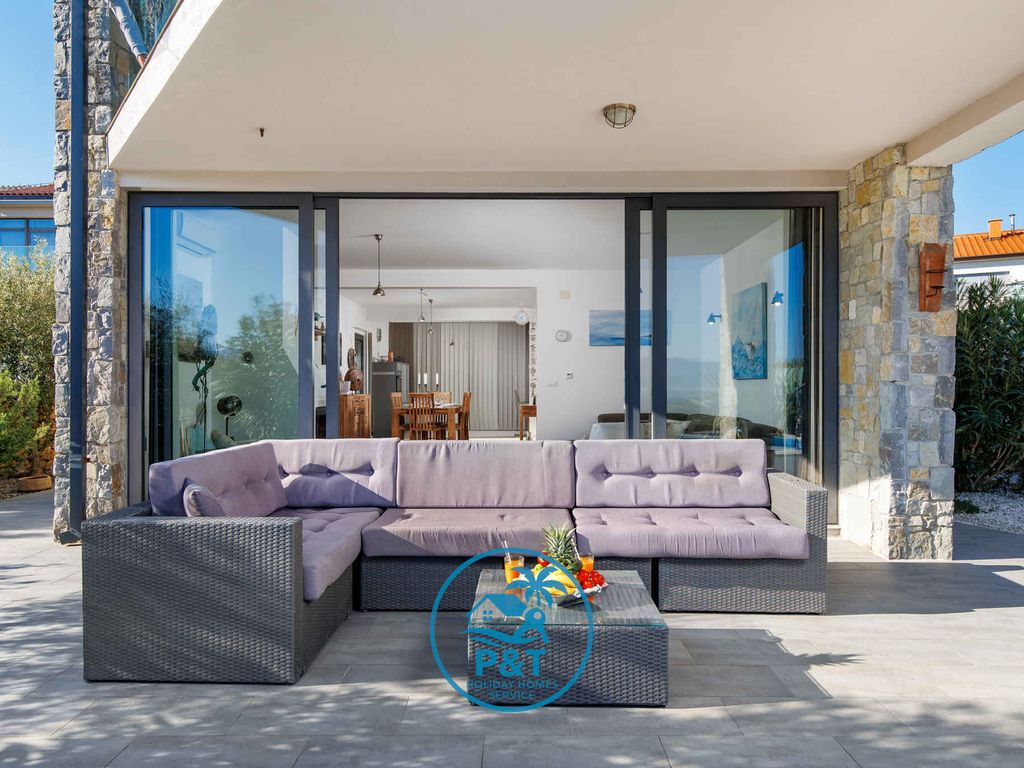 Villa mit Meerblick und Pool