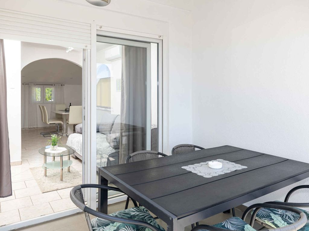 Ferienwohnung mit 10 qm Loggia mit Meerblick, Anlage nicht geeignet für Jugendgruppen unter 25 Jahre
