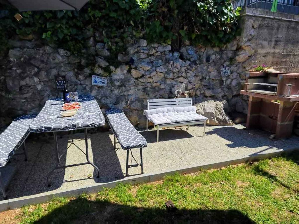 Studio mit Balkon und Klimaanlage