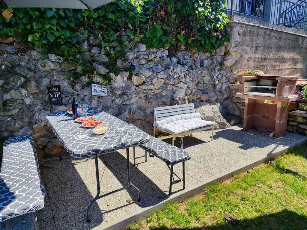 Studio mit Balkon und Klimaanlage