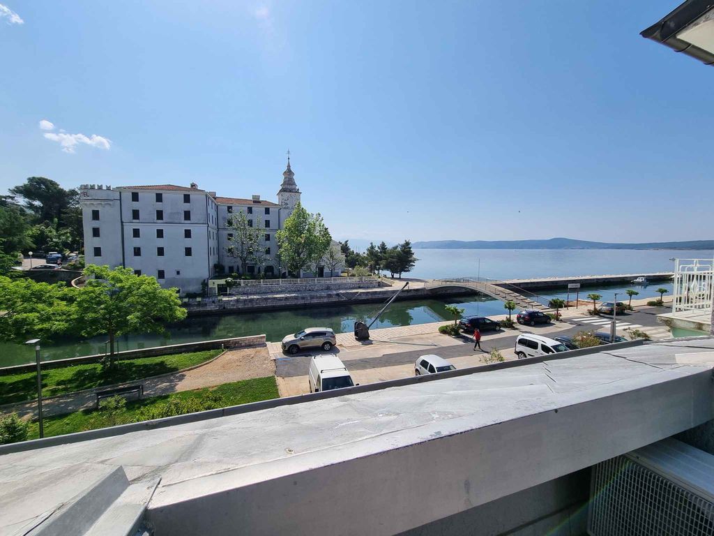 Ferienwohnung mit Klimaanlage und Balkon