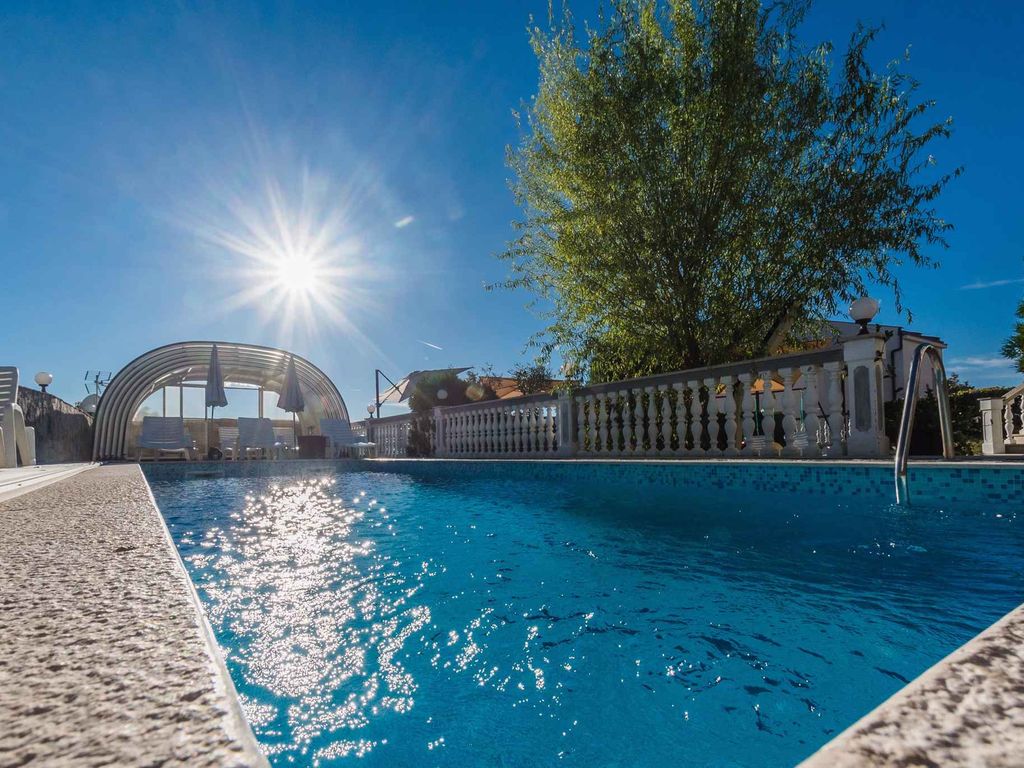 Ferienwohnung mit Klimaanlage und Pool