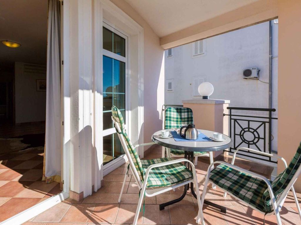 Ferienwohnung mit Balkon und Klimaanlage