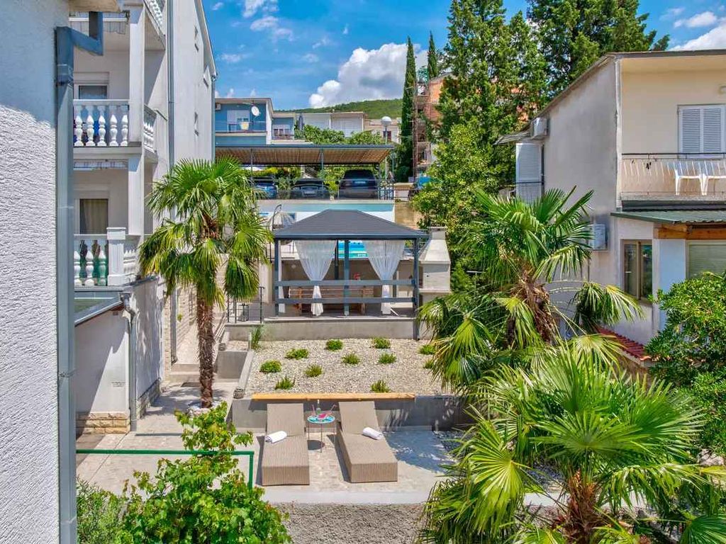 Ferienwohnung mit Swimmingpool und Whirlpool zur gemeinsamen Nutzung