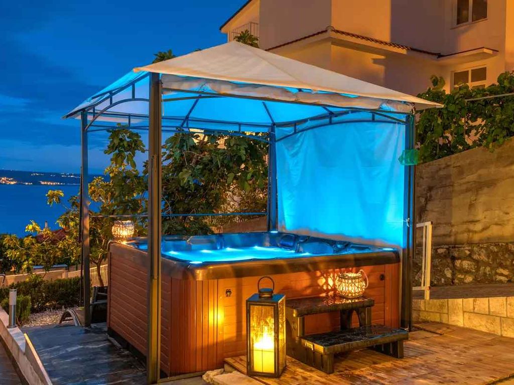 Ferienwohnung mit Swimmingpool und Whirlpool zur gemeinsamen Nutzung