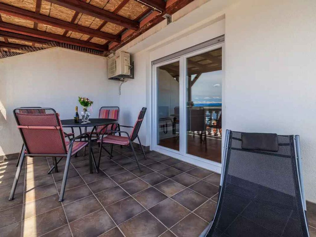 Ferienwohnung mit Swimmingpool und Whirlpool zur gemeinsamen Nutzung