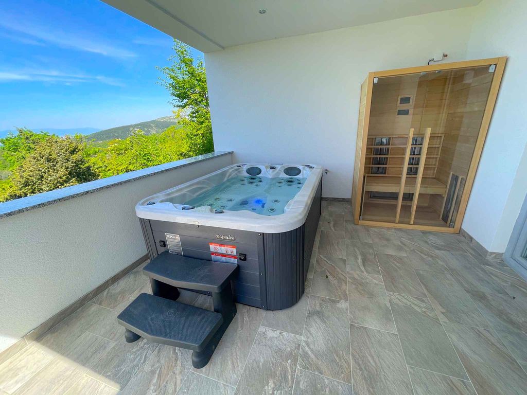 Villa mit herrlicher Aussicht und Jacuzzi