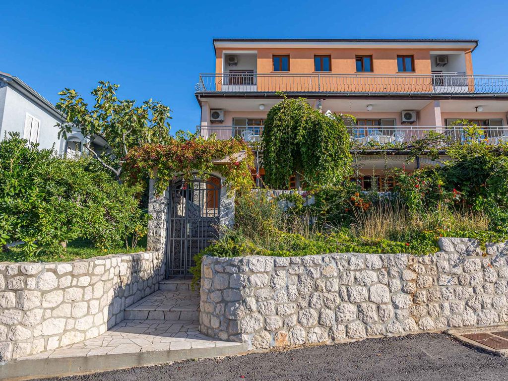 Ferienwohnung mit 4 Schlafzimmern und einem Balkon
