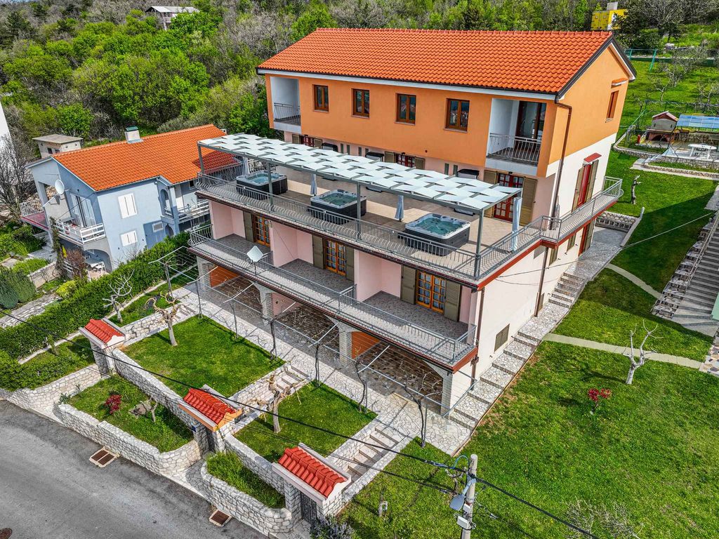 Ferienwohnung mit 4 Schlafzimmern und einem Balkon
