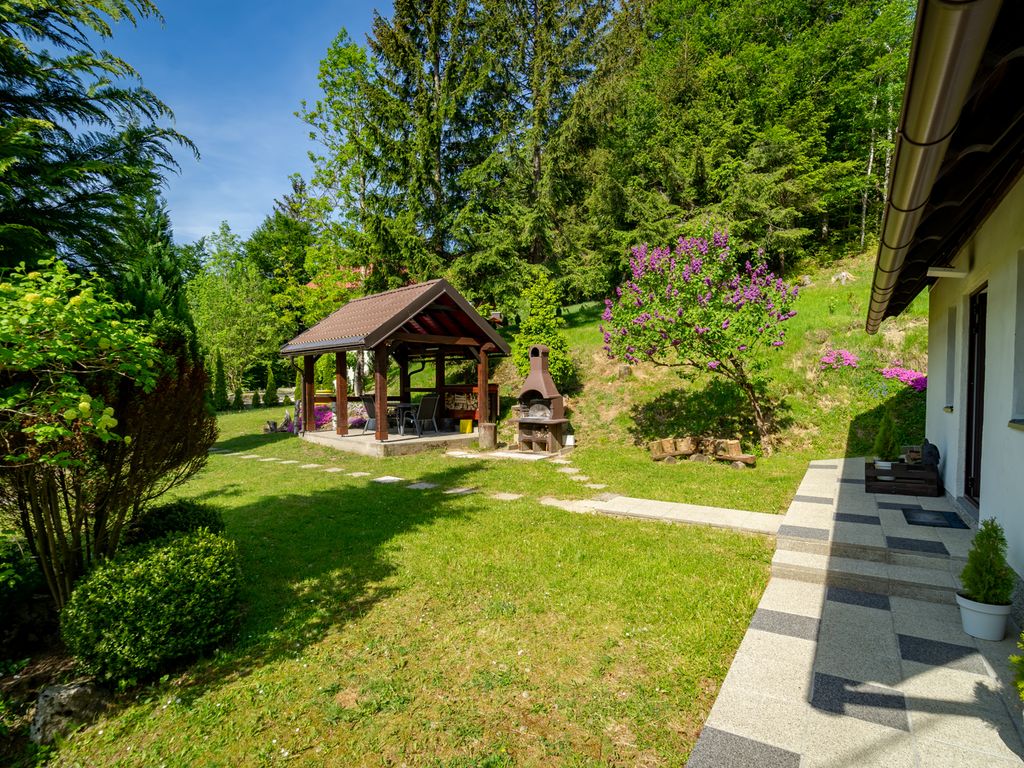 Ferienhaus mit Terrasse und großen Garten