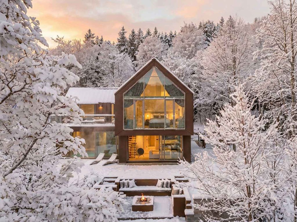 Villa mit Innenpool