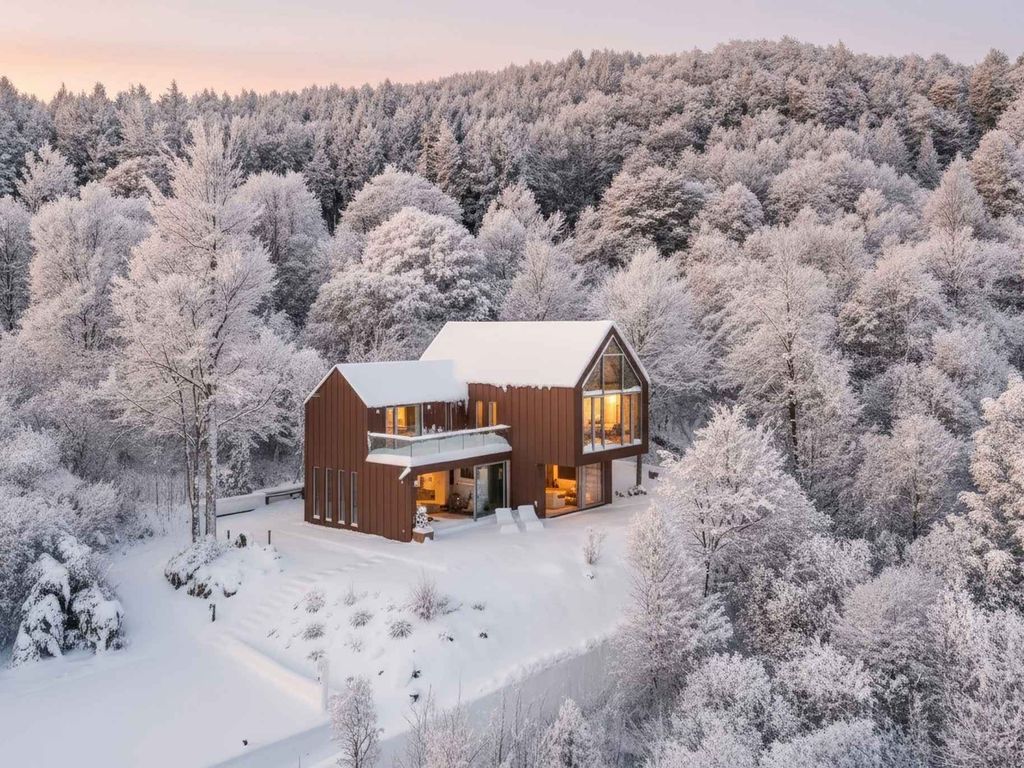 Villa mit Innenpool