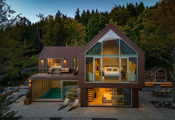 Villa mit Innenpool