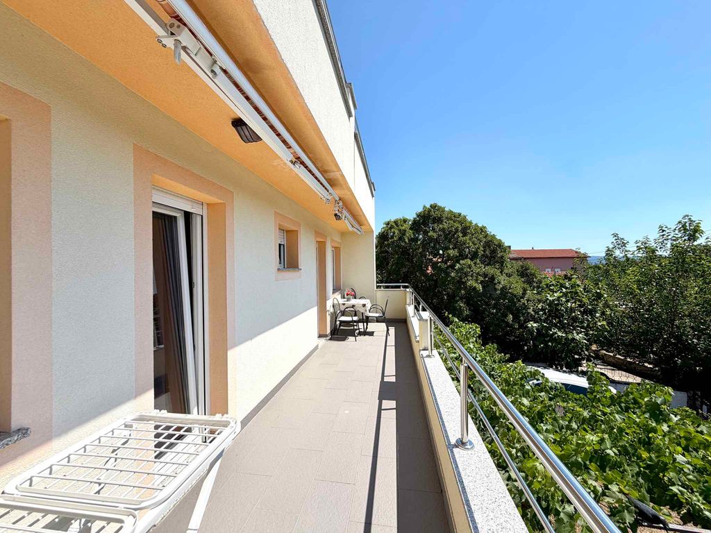 Ferienwohnung modern mit Balkon
