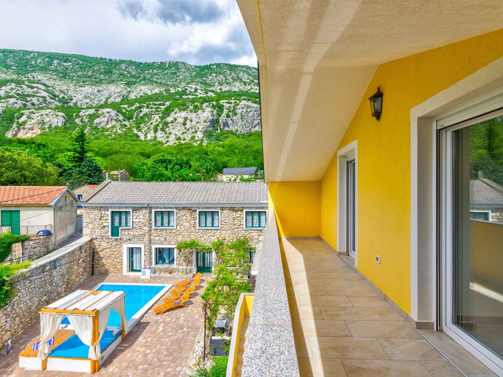 Ferienhaus mit Pool, Grill, Außenküche und Spielplatz