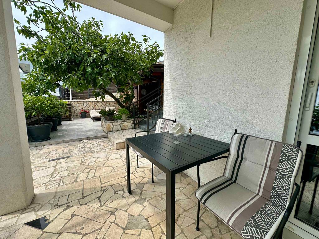 Studio mit Meerblick und Pool