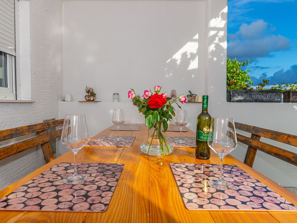 Ferienwohnung mit Meerblick und Pool