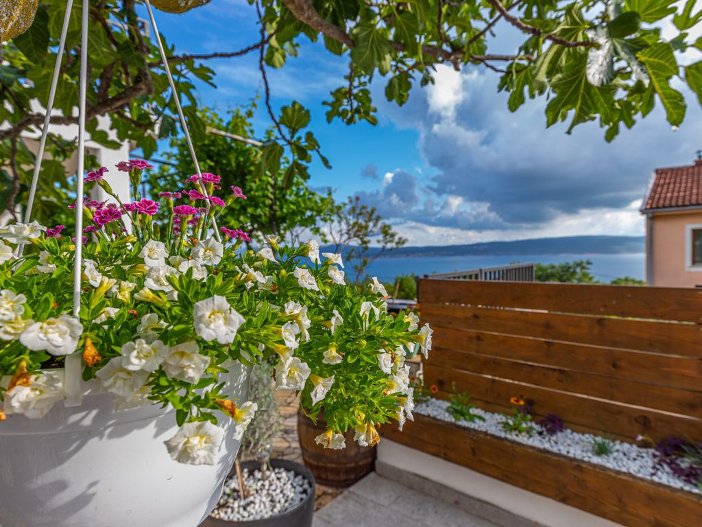 Ferienwohnung mit Meerblick und Pool